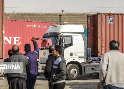 خبرنگاران ممعانت از خروج 3 میلیون جفت دستکش بهداشتی در مرز پلدشت