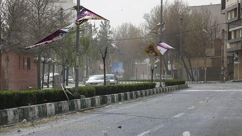 هشدار ، تندباد استان مرکزی را فرا می گیرد هشدار ، تندباد استان مرکزی را فرا می گیرد