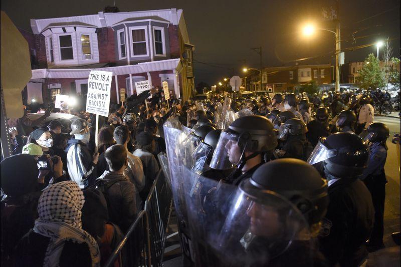 منع رفت وآمد در فیلادلفیا به دلیل شدت اعتراضات