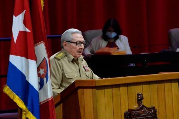 کناره گیری کاسترو از ریاست حزب کمونیست کوبا